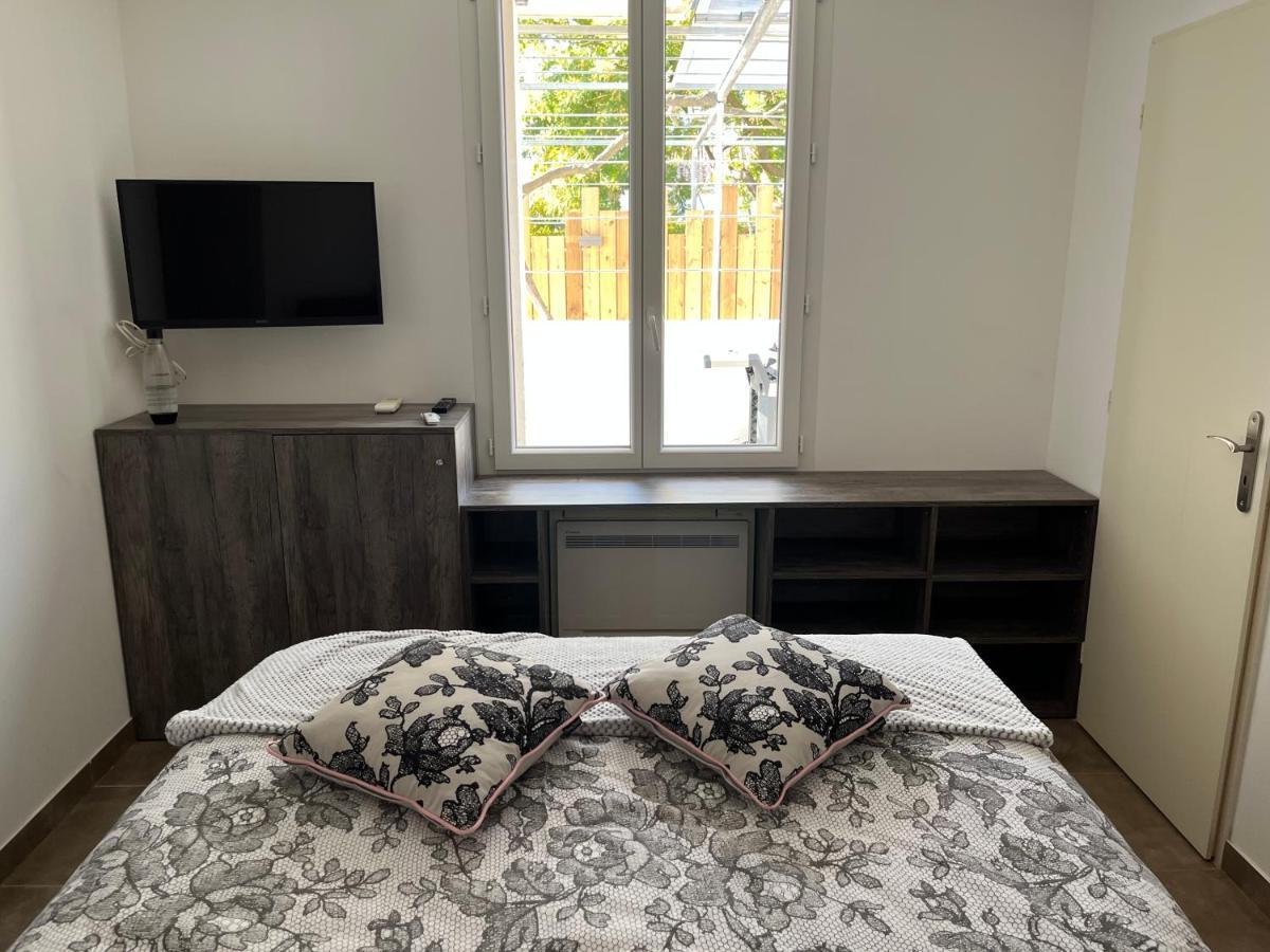 Ferienwohnung Aux 3 Domaines T2 Avec Terrasse Hyères Exterior foto