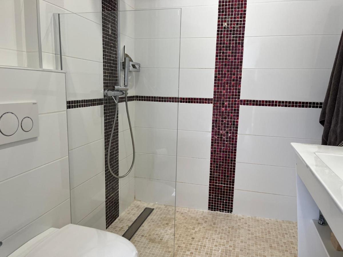 Ferienwohnung Aux 3 Domaines T2 Avec Terrasse Hyères Exterior foto