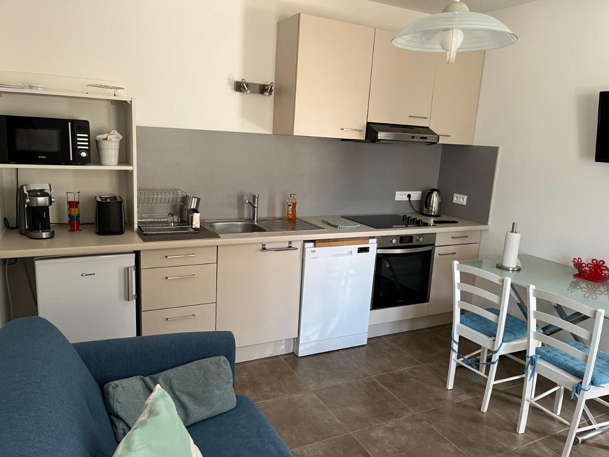 Ferienwohnung Aux 3 Domaines T2 Avec Terrasse Hyères Exterior foto
